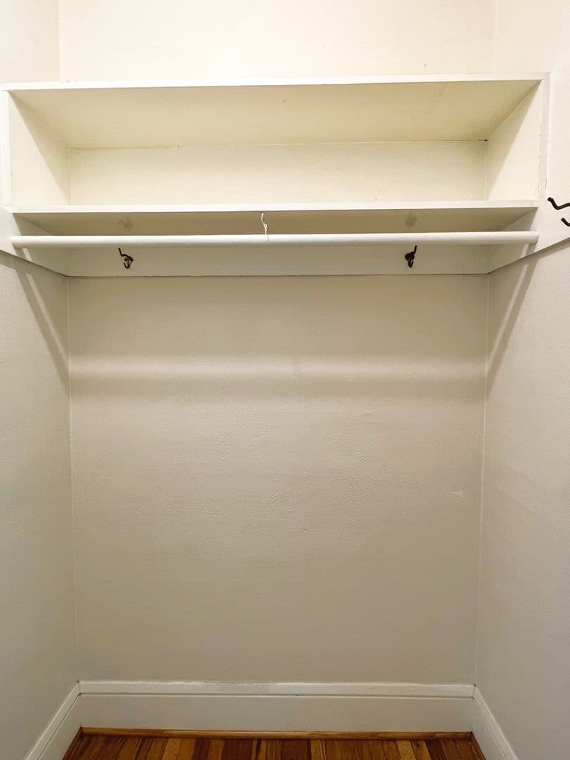 Portland Apartment: 2445 NW Northrup Street