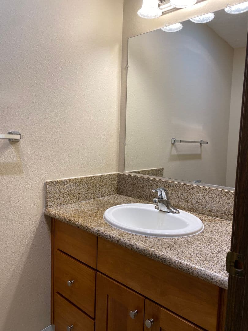 Beaverton Apartment: 11835 SW Ridgecrest Drive