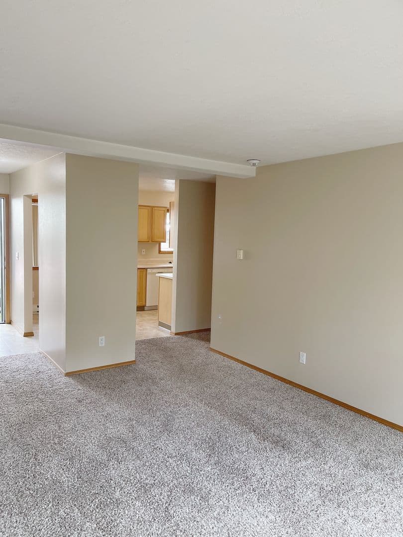 Portland Apartment: 1908 SW Roxbury Avenue