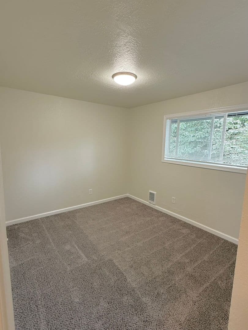 Keizer Apartment: 760 Plymouth Drive NE