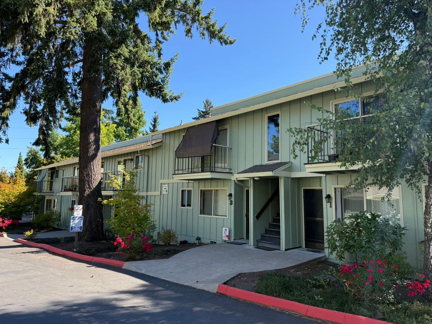 Portland Apartment: 7059-7061 SW Garden Home Road