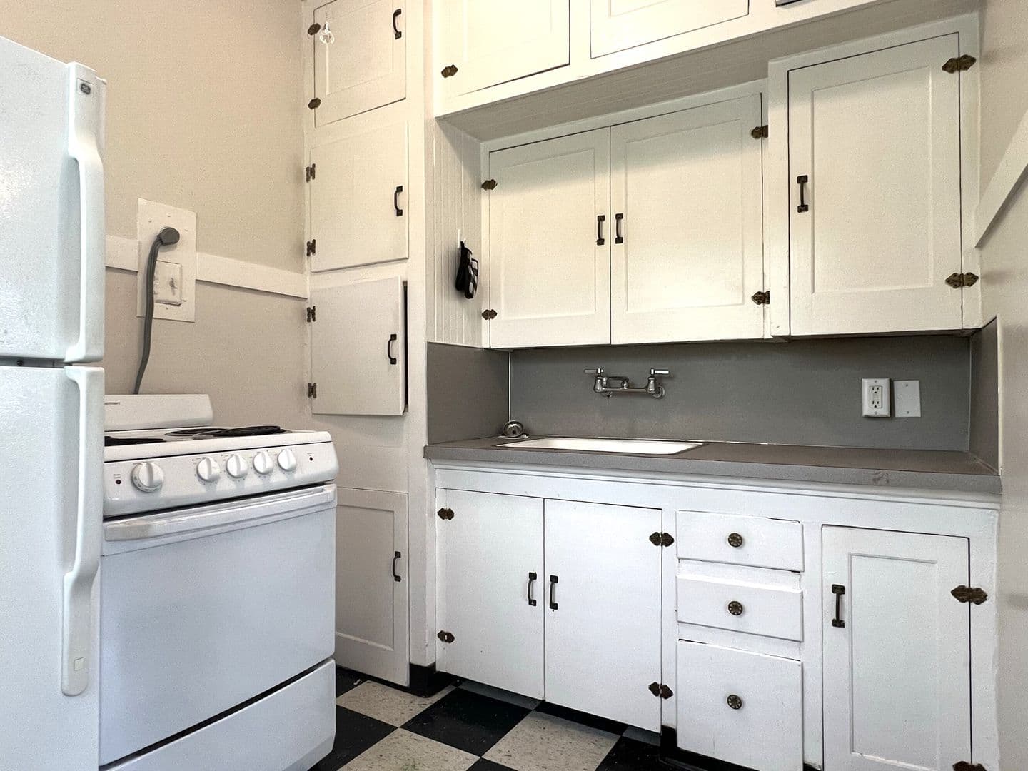 Portland Apartment: 2345 NW Marshall Street