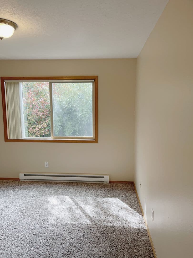 Portland Apartment: 1908 SW Roxbury Avenue