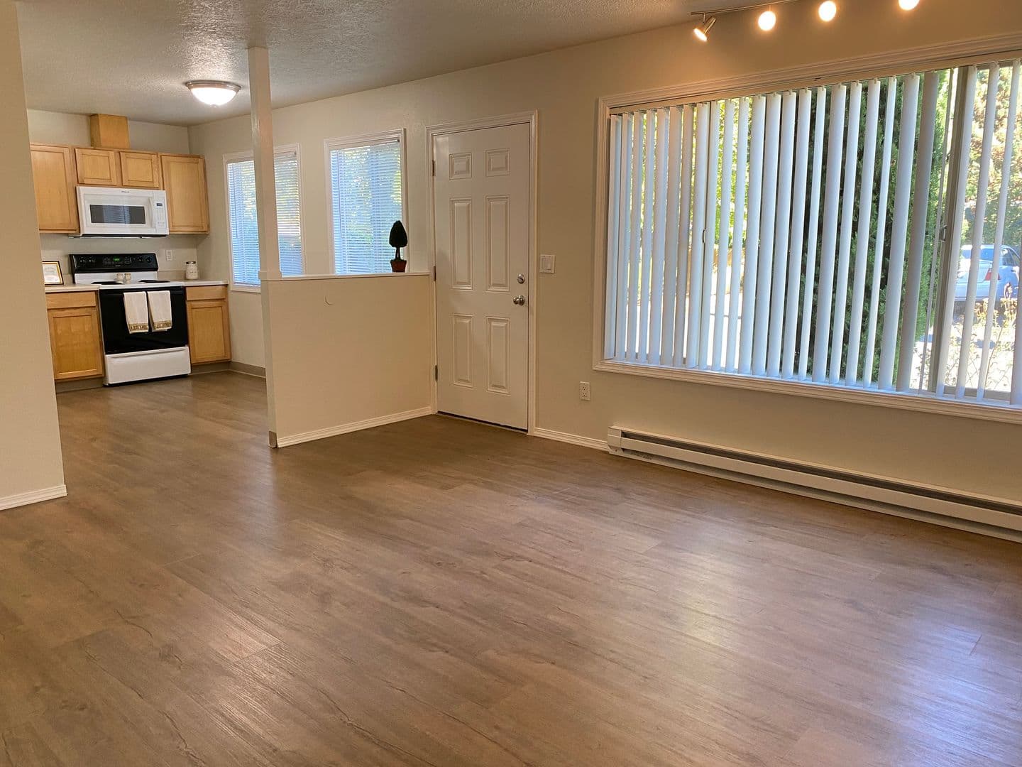 Portland Apartment: 7059-7061 SW Garden Home Road