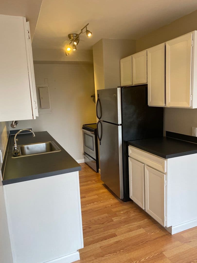 Portland Apartment: 2020 SW Salmon Street