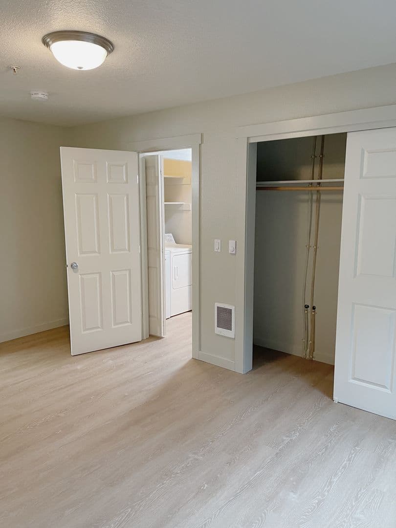 Portland Apartment: 2856-2868 NW Wardway Street