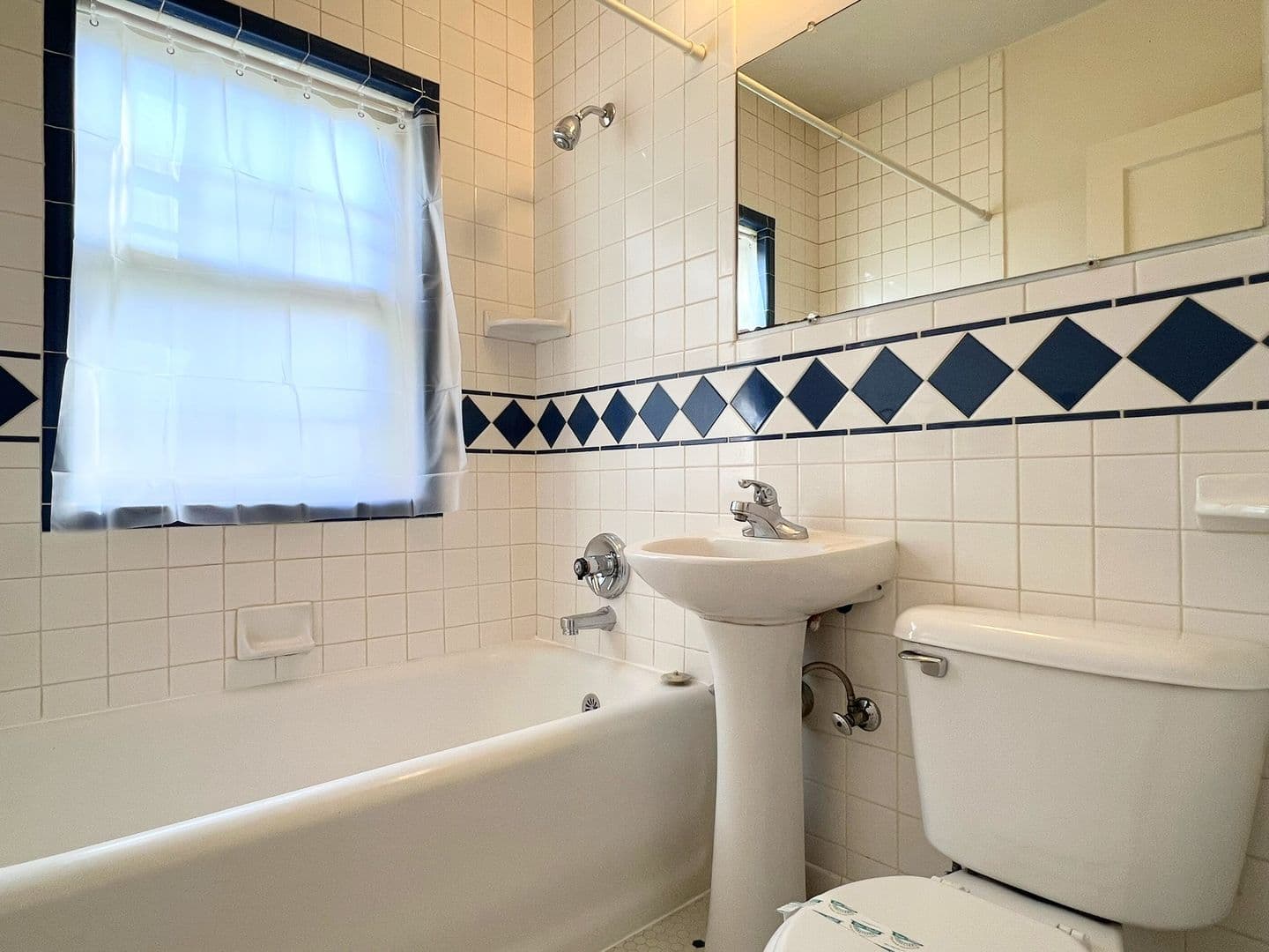 Portland Apartment: 2445 NW Northrup Street