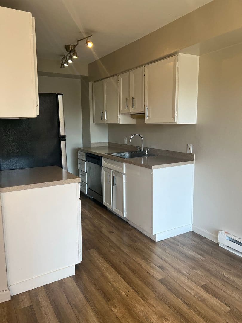 Portland Apartment: 2020 SW Salmon Street