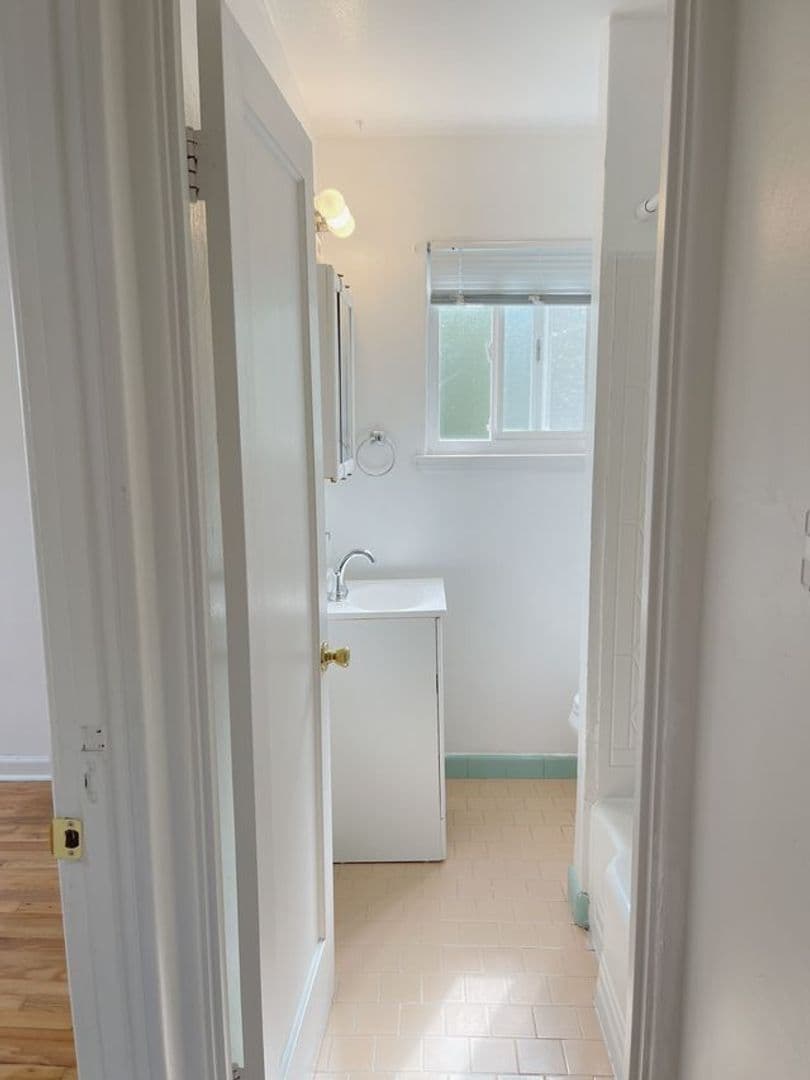 Portland Apartment: 5740 SE Milwaukie Avenue and 5741-5745 SE 17th Avenue