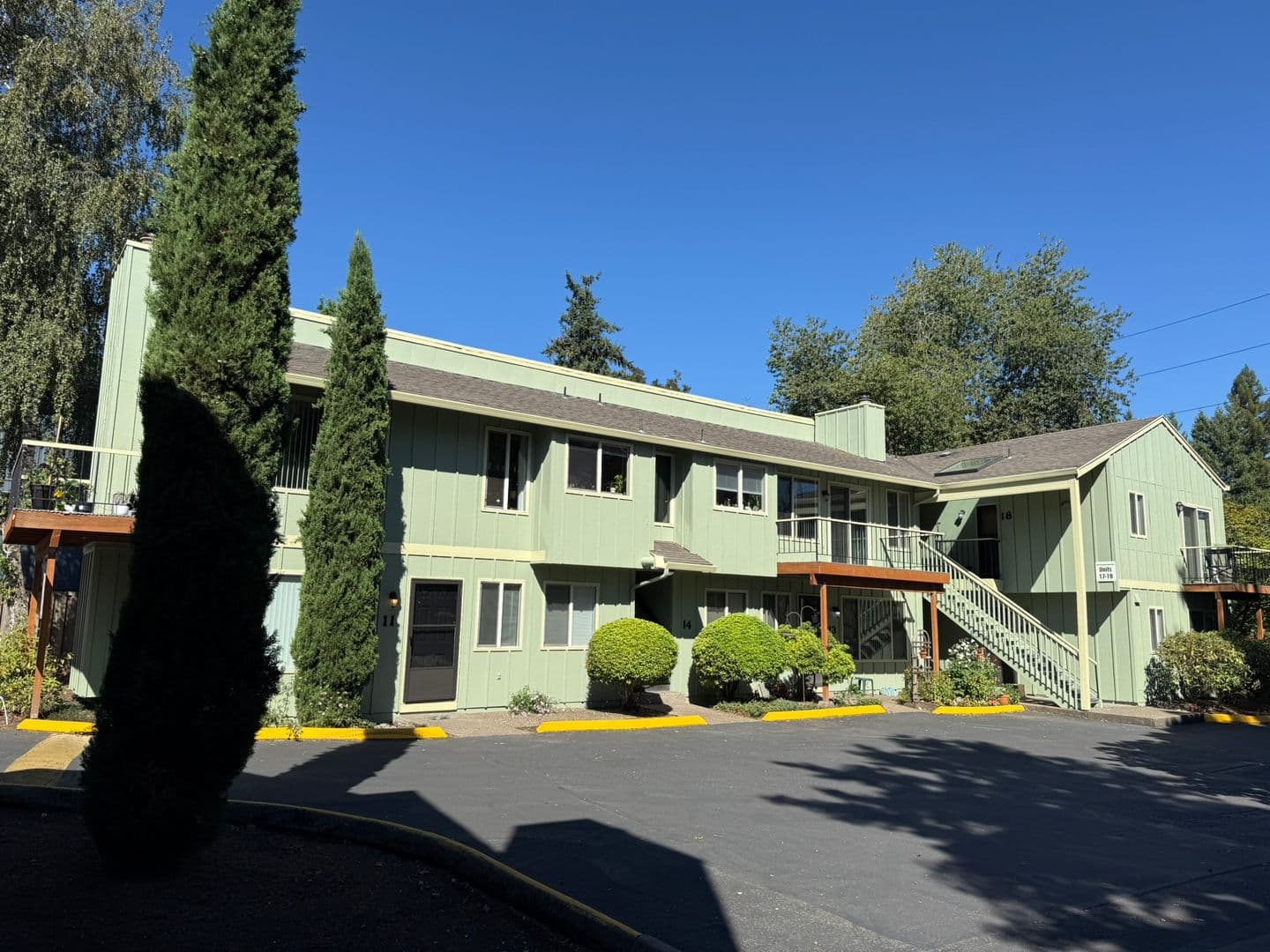 Portland Apartment: 7059-7061 SW Garden Home Road