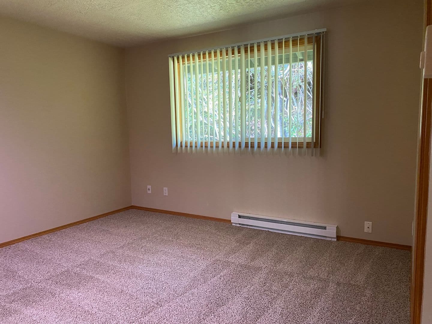Portland Apartment: 1908 SW Roxbury Avenue