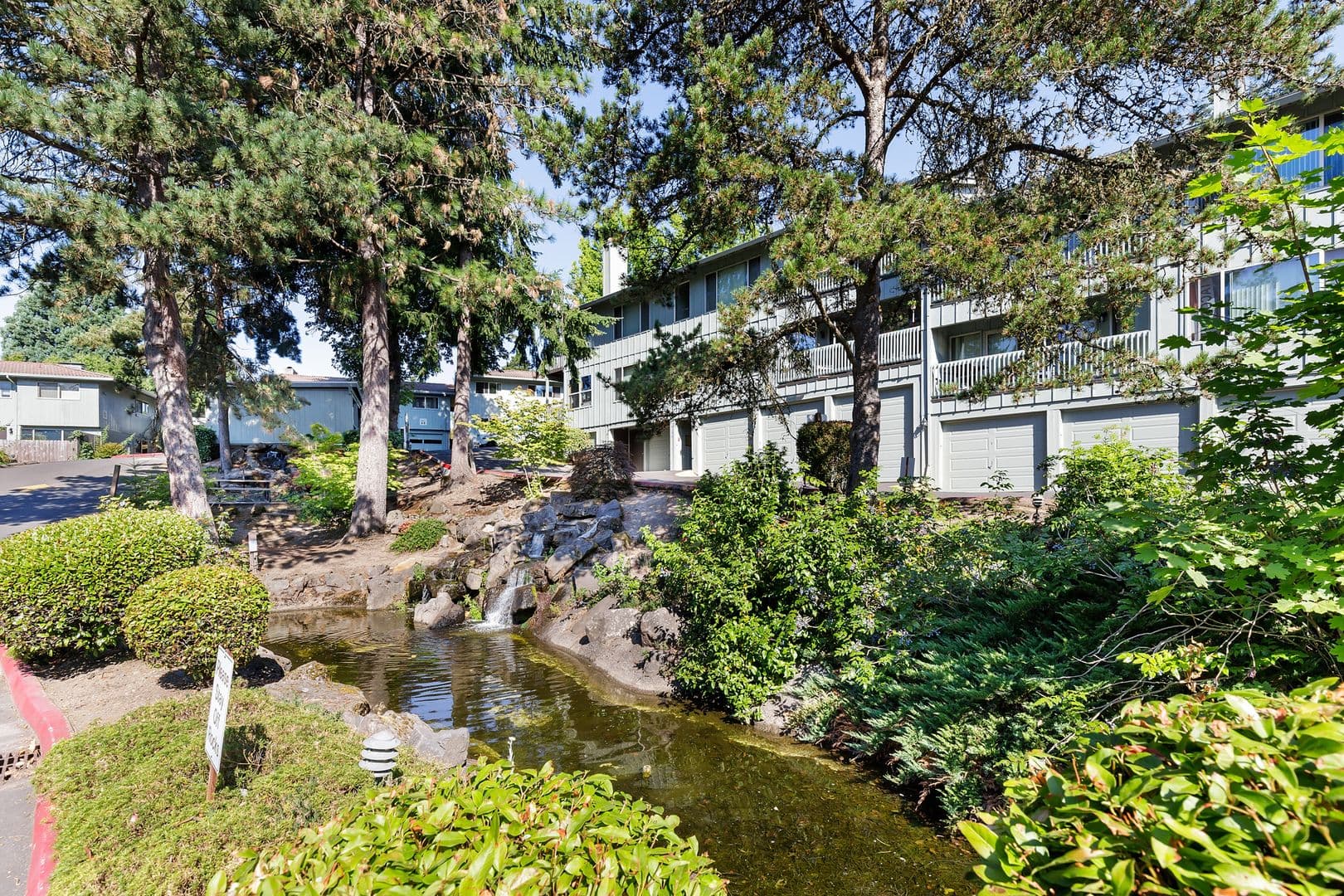 Portland Apartment: 1908 SW Roxbury Avenue