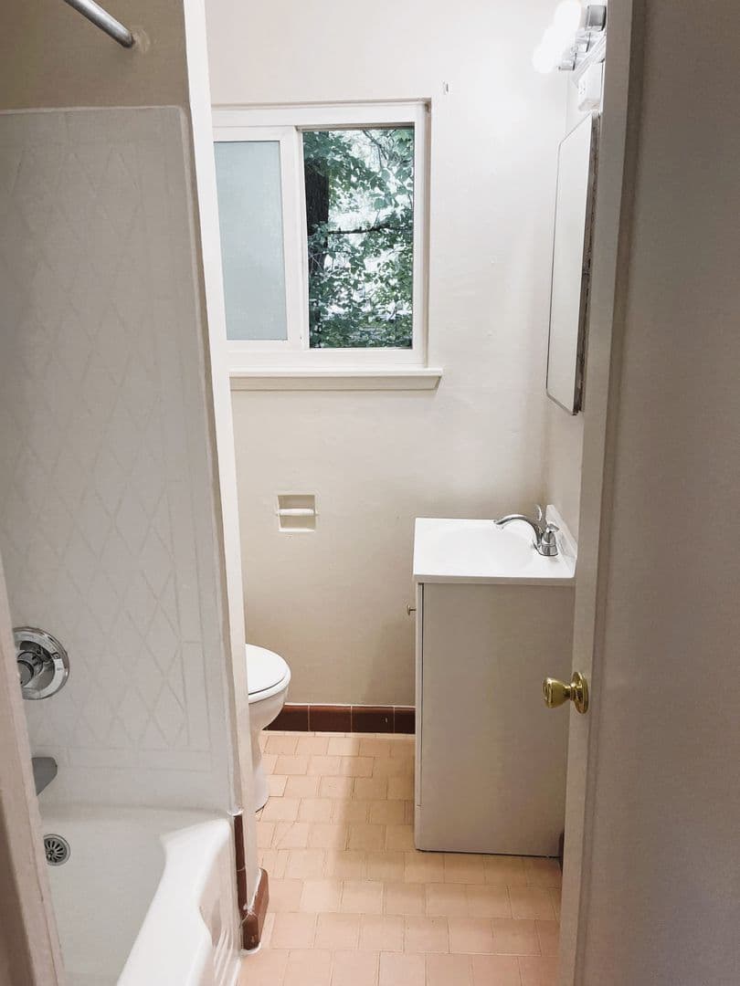 Portland Apartment: 5740 SE Milwaukie Avenue and 5741-5745 SE 17th Avenue