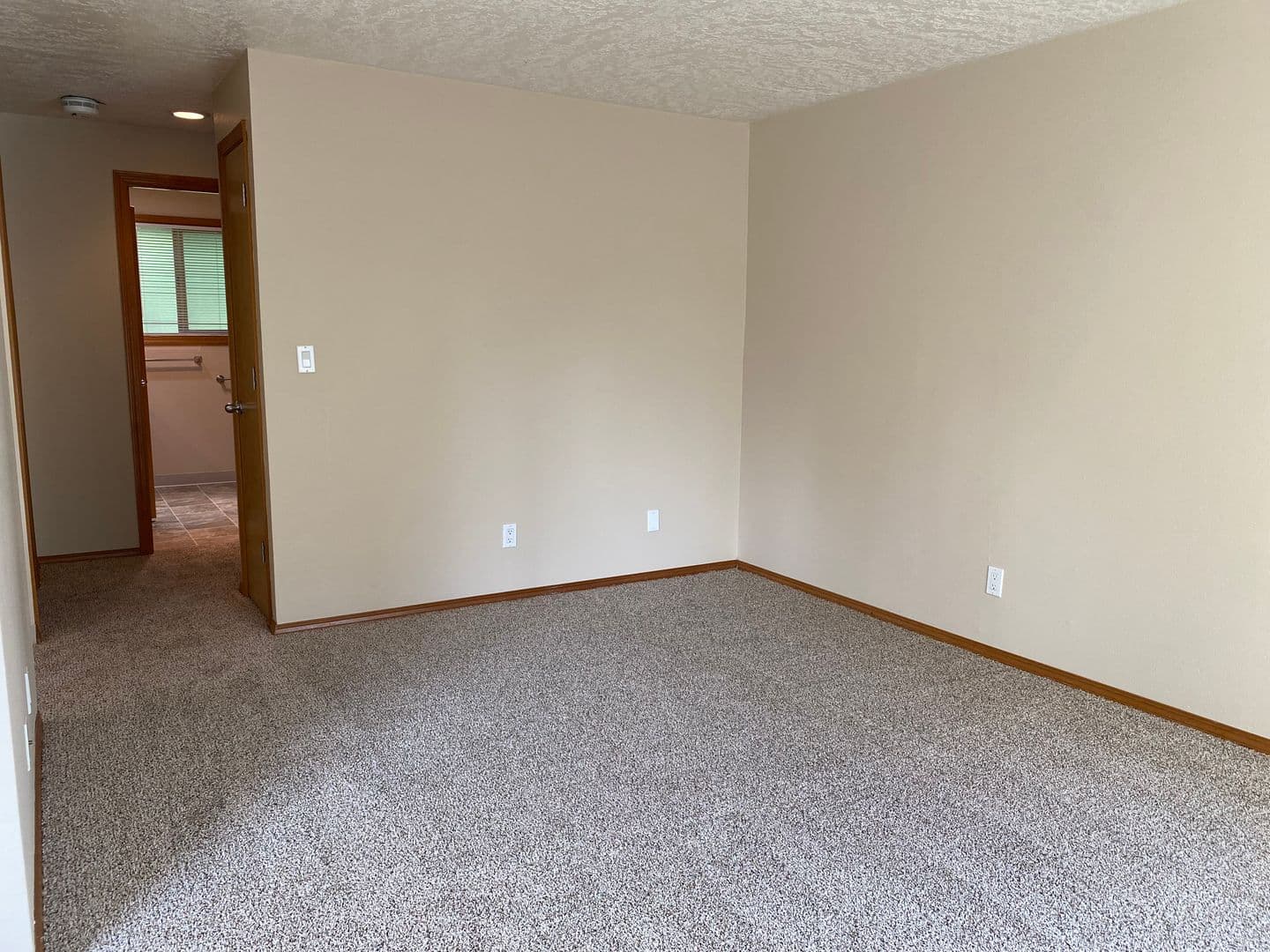 Portland Apartment: 1908 SW Roxbury Avenue
