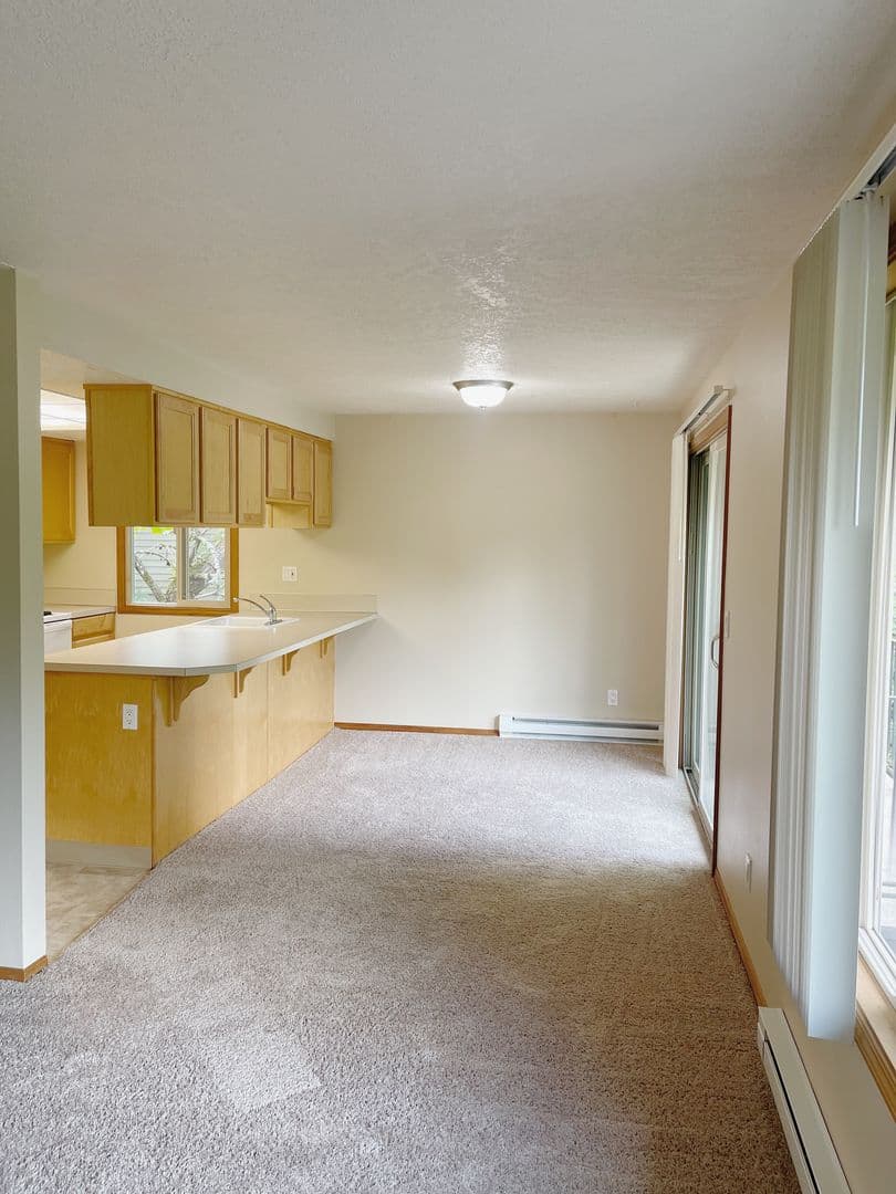 Portland Apartment: 1908 SW Roxbury Avenue