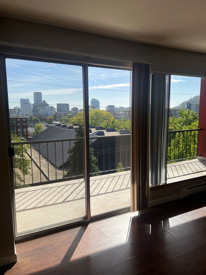 Portland Apartment: 2020 SW Salmon Street