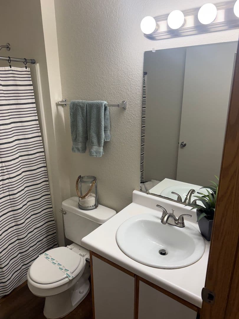 Lake Oswego Apartment: 15370 SW Bangy Road