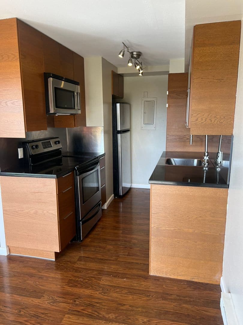 Portland Apartment: 2020 SW Salmon Street