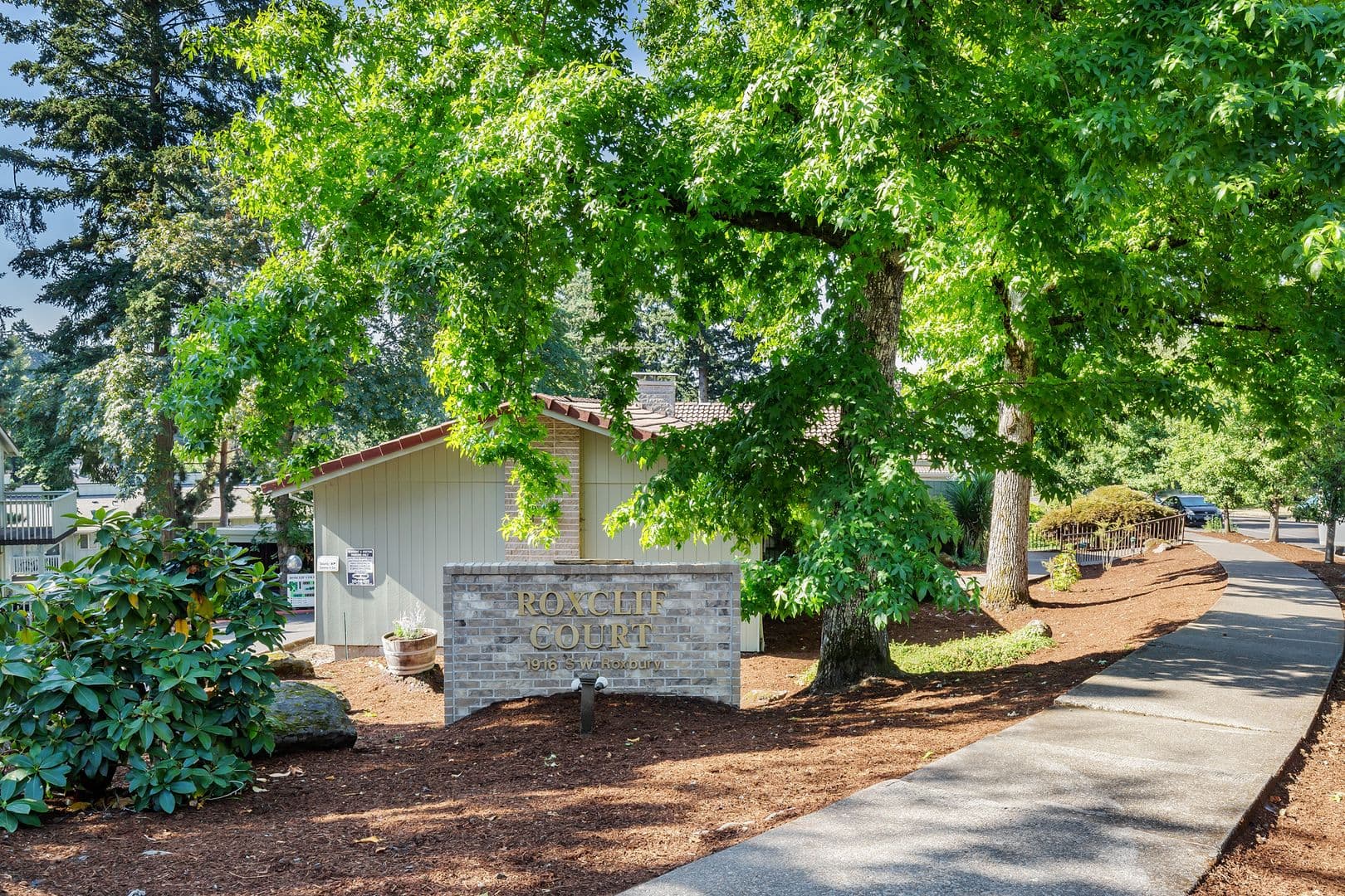 Portland Apartment: 1908 SW Roxbury Avenue