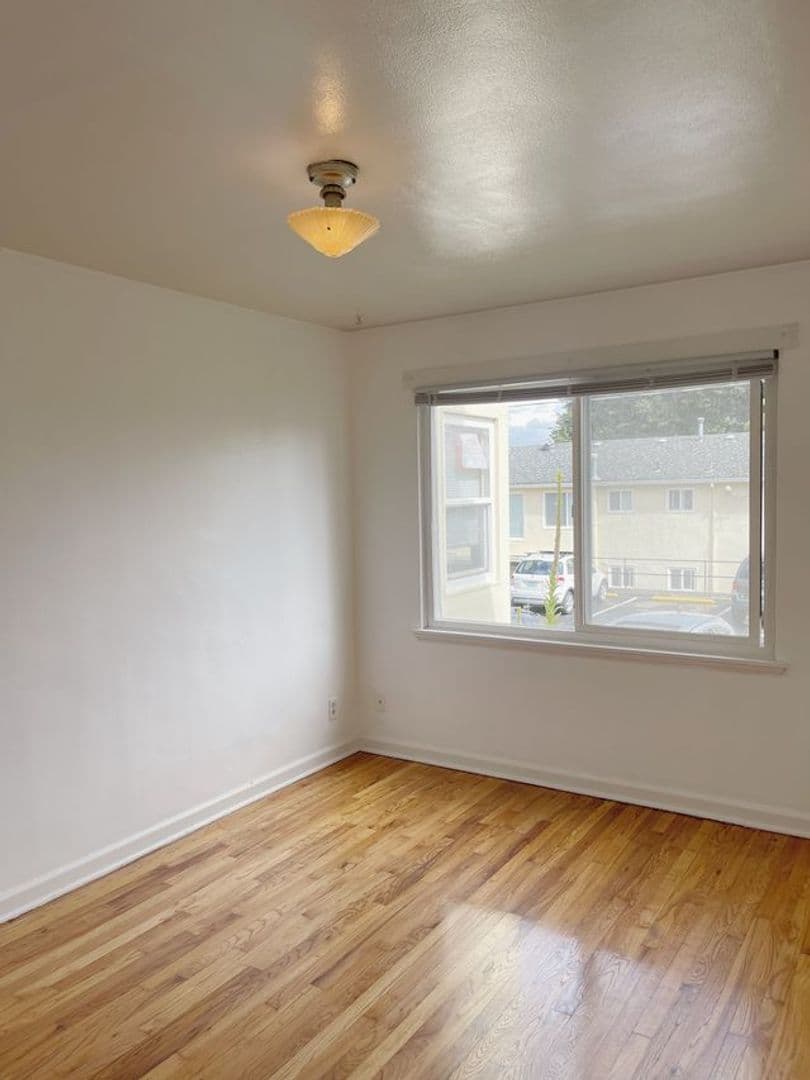Portland Apartment: 5740 SE Milwaukie Avenue and 5741-5745 SE 17th Avenue