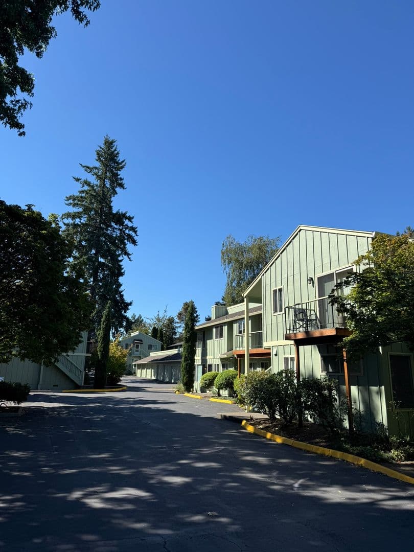 Portland Apartment: 7059-7061 SW Garden Home Road