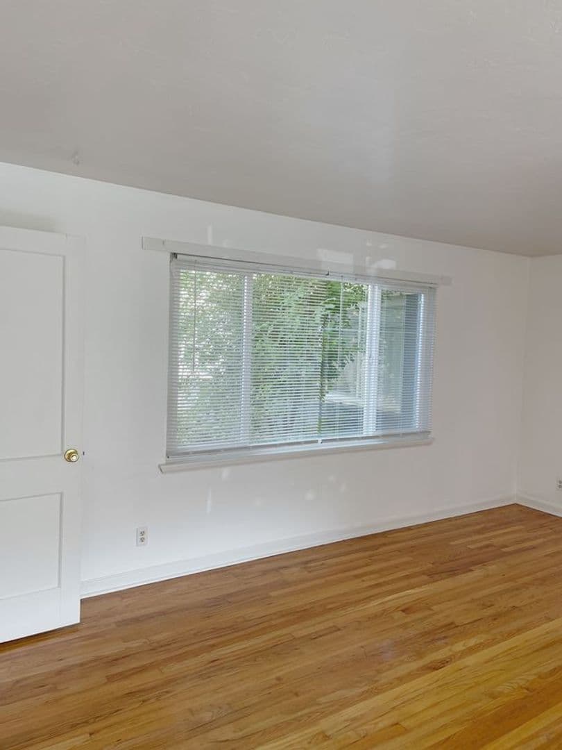 Portland Apartment: 5740 SE Milwaukie Avenue and 5741-5745 SE 17th Avenue