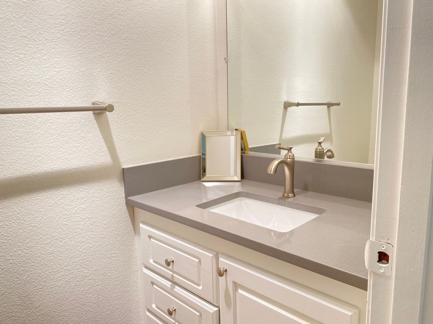 Beaverton Apartment: 11835 SW Ridgecrest Drive
