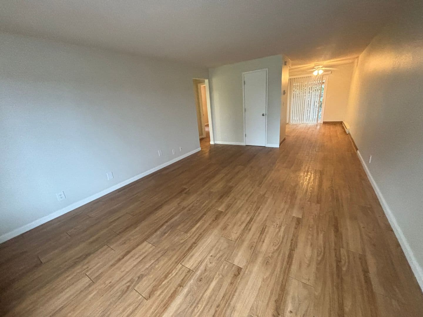 Gladstone Apartment: 19725 River Road