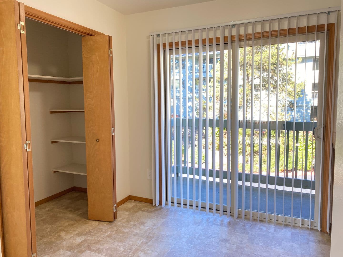 Portland Apartment: 1908 SW Roxbury Avenue