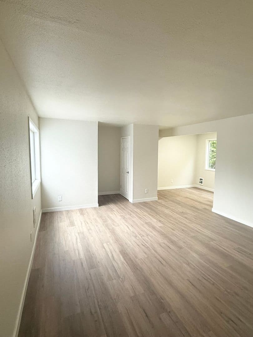 Keizer Apartment: 760 Plymouth Drive NE