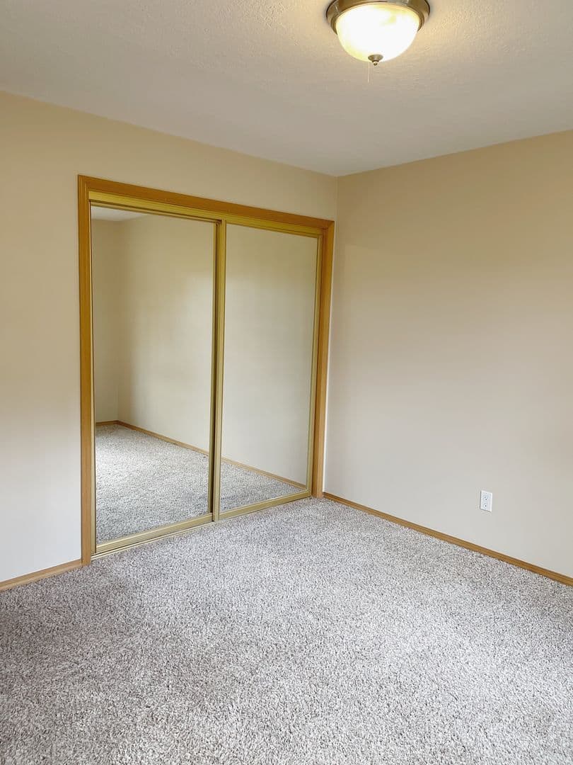 Portland Apartment: 1908 SW Roxbury Avenue