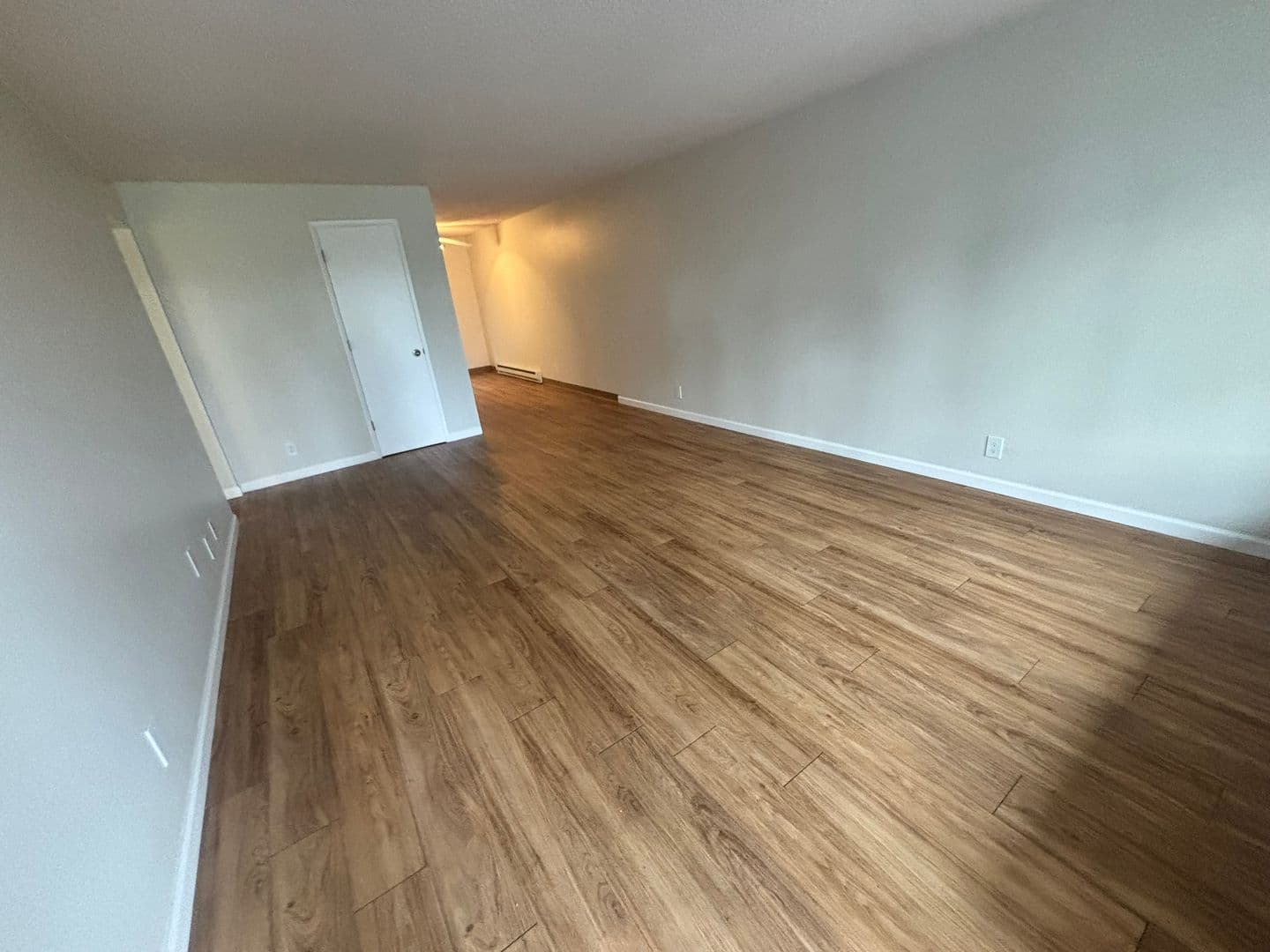 Gladstone Apartment: 19725 River Road