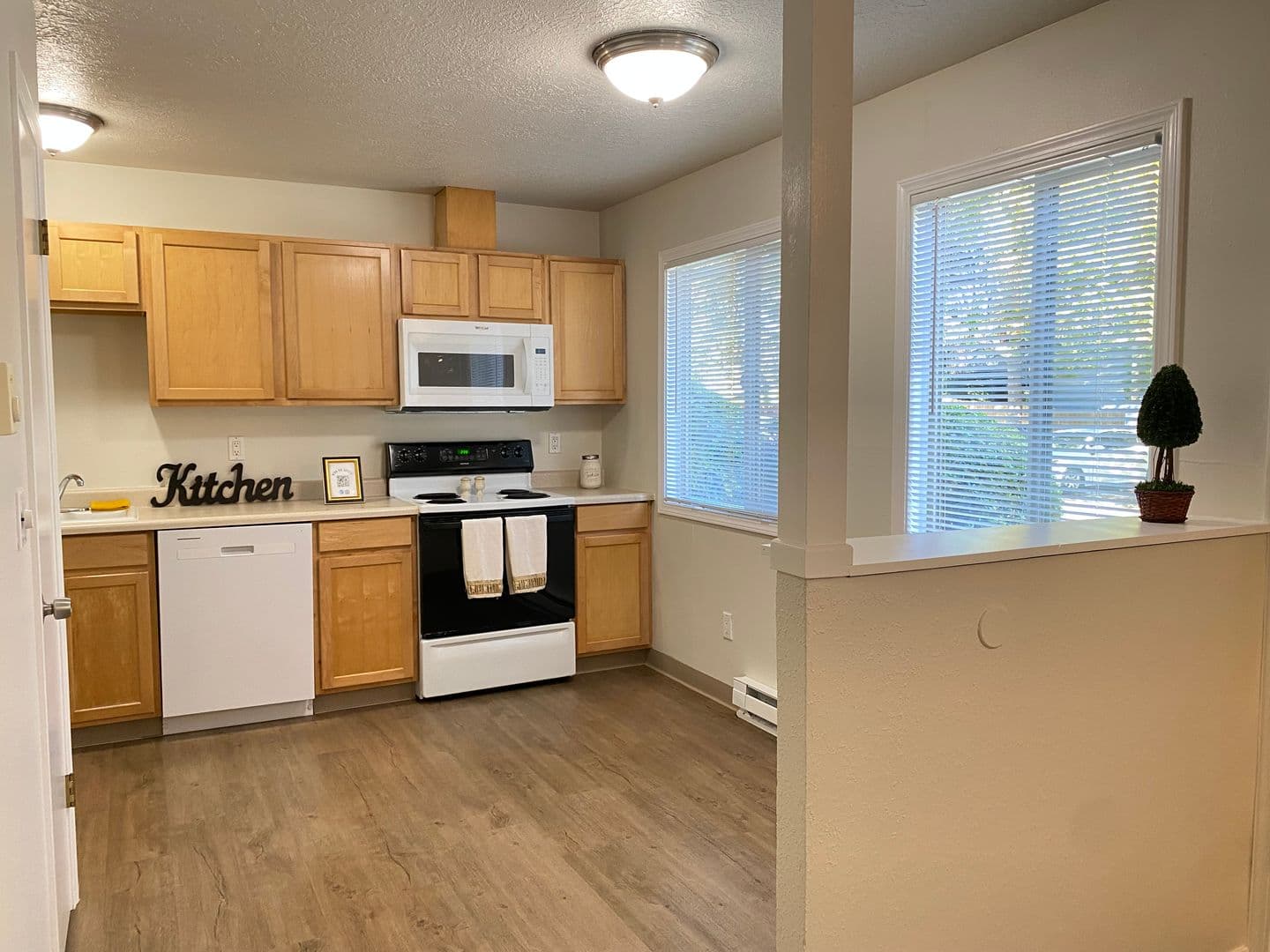Portland Apartment: 7059-7061 SW Garden Home Road