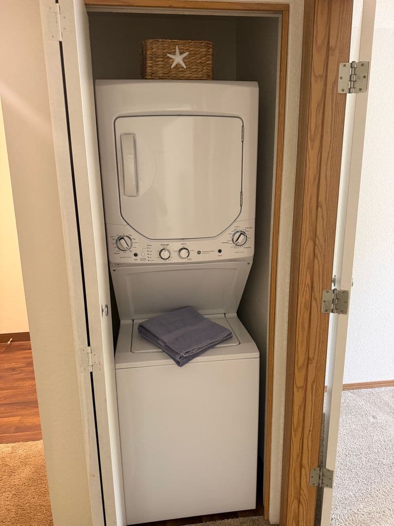 Lake Oswego Apartment: 15370 SW Bangy Road