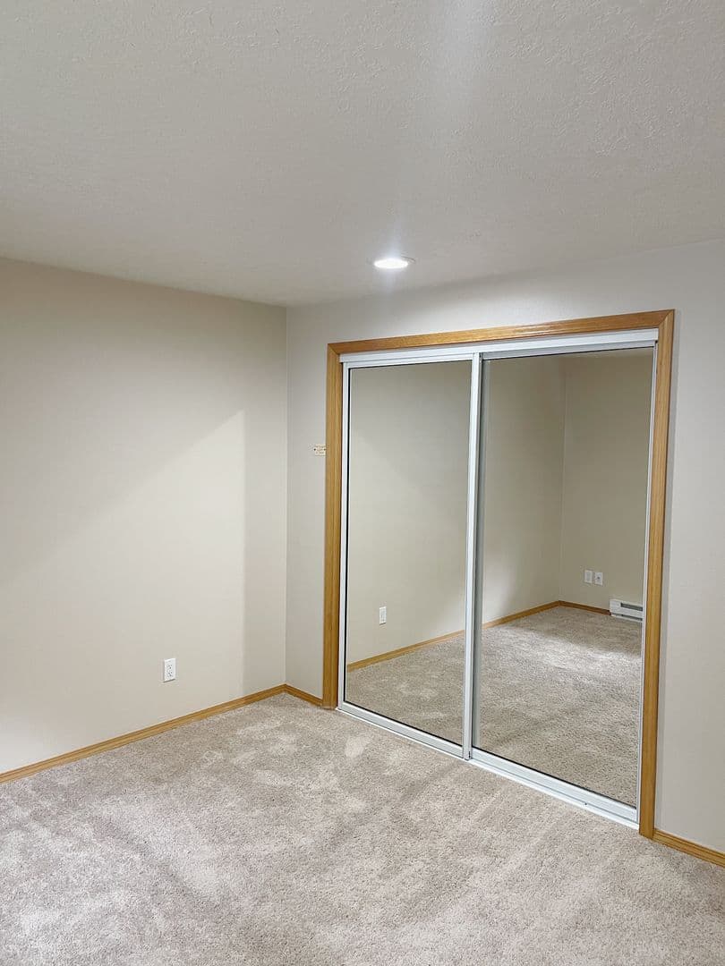 Portland Apartment: 1908 SW Roxbury Avenue