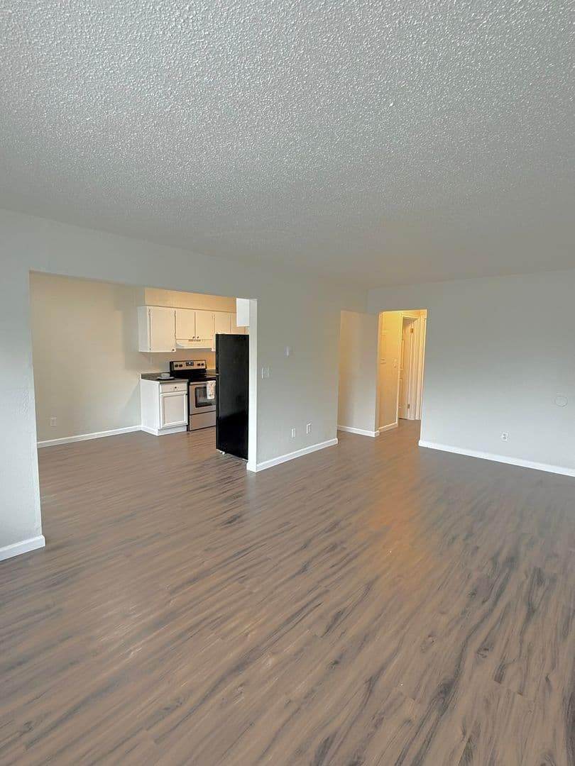 Keizer Apartment: 760 Plymouth Drive NE