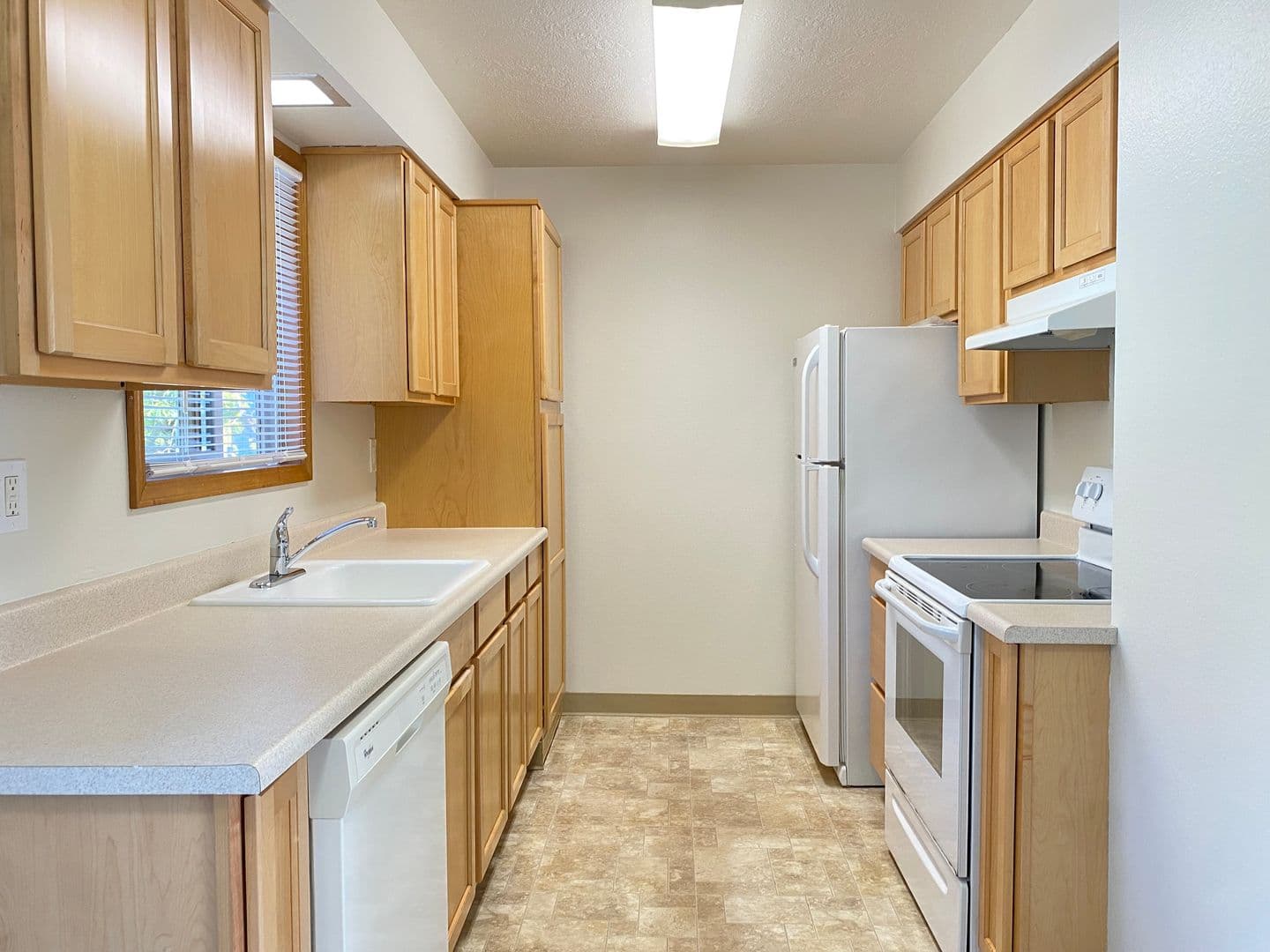 Portland Apartment: 1908 SW Roxbury Avenue