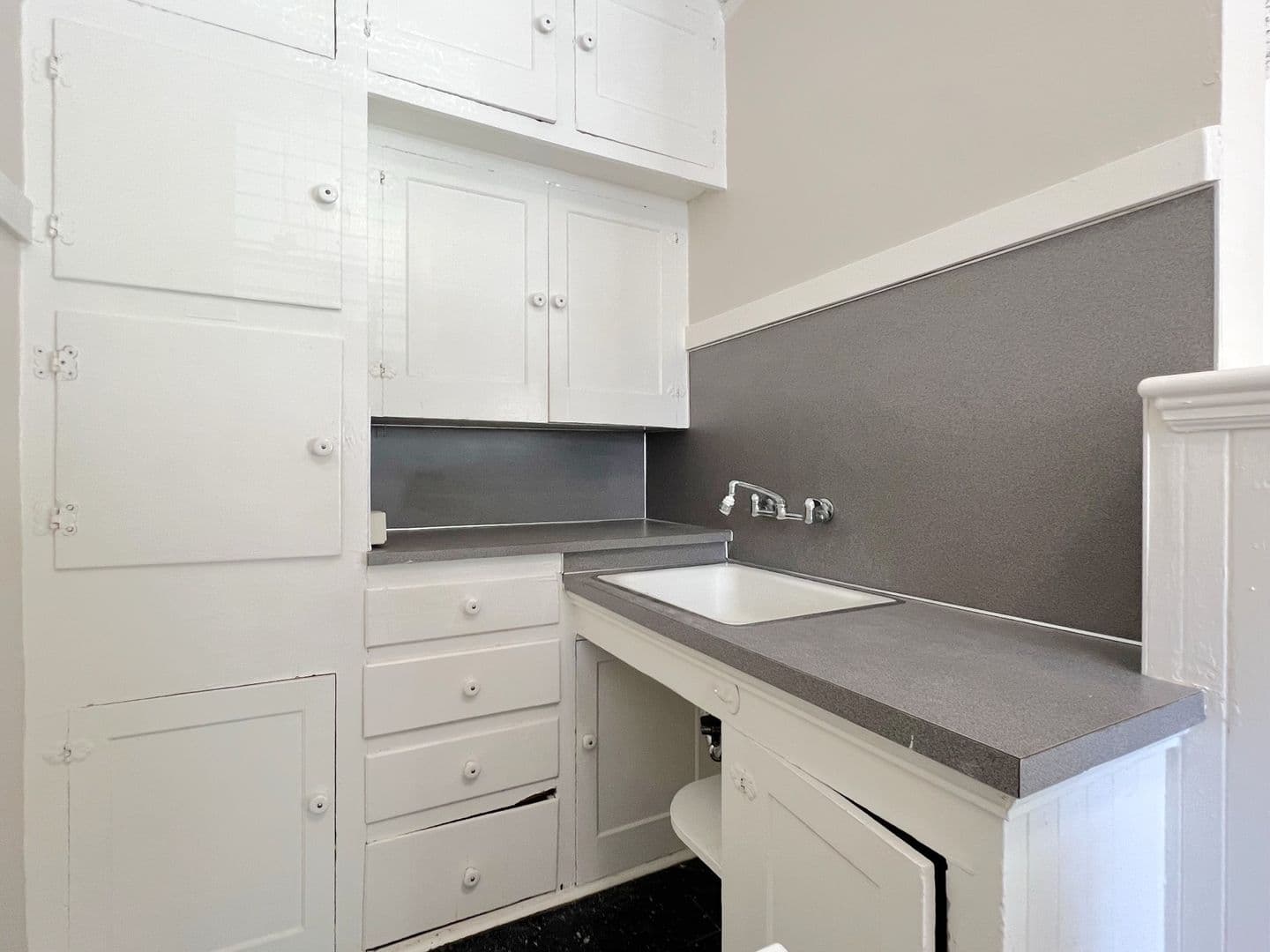 Portland Apartment: 2345 NW Marshall Street
