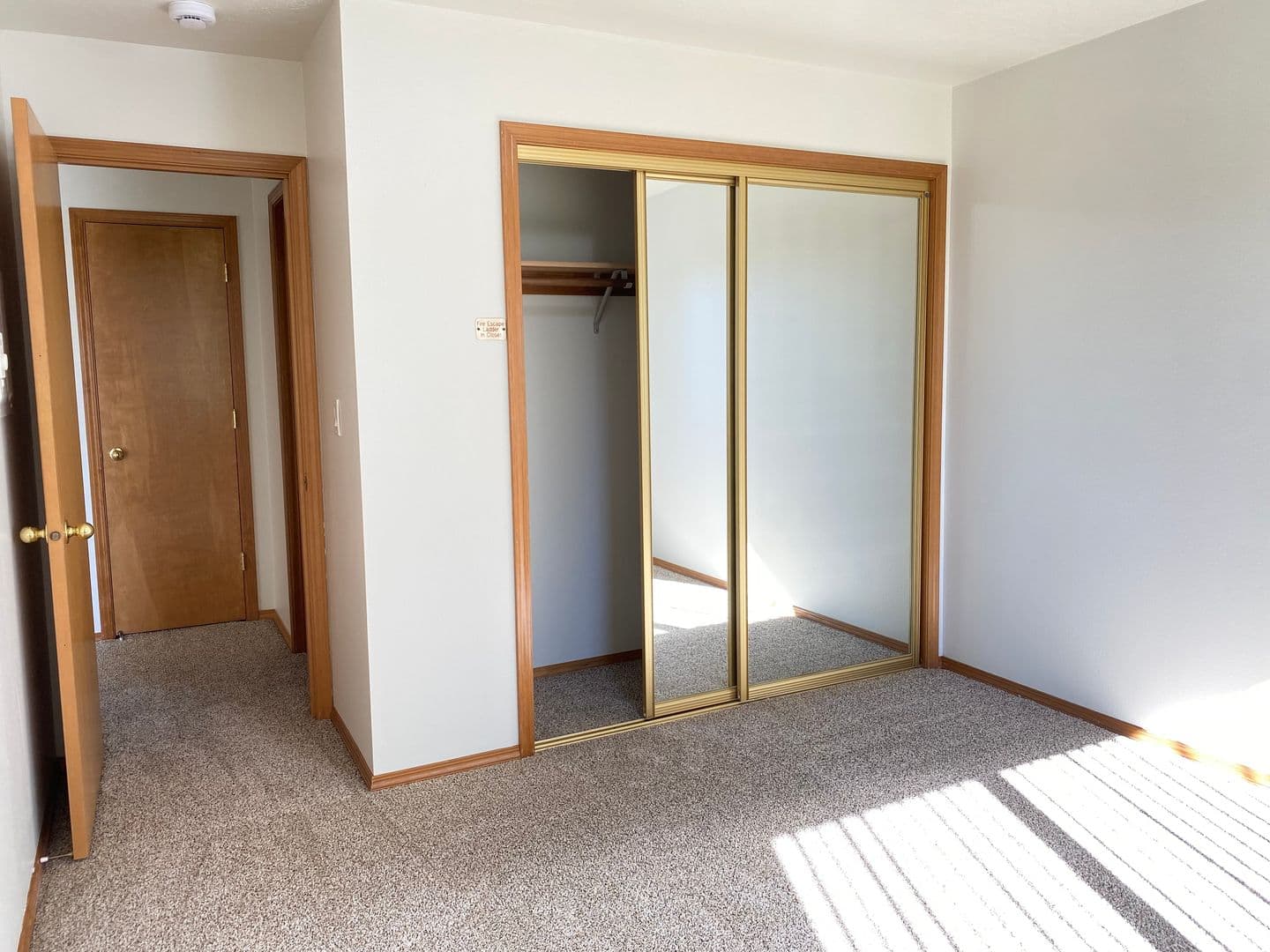Portland Apartment: 1908 SW Roxbury Avenue