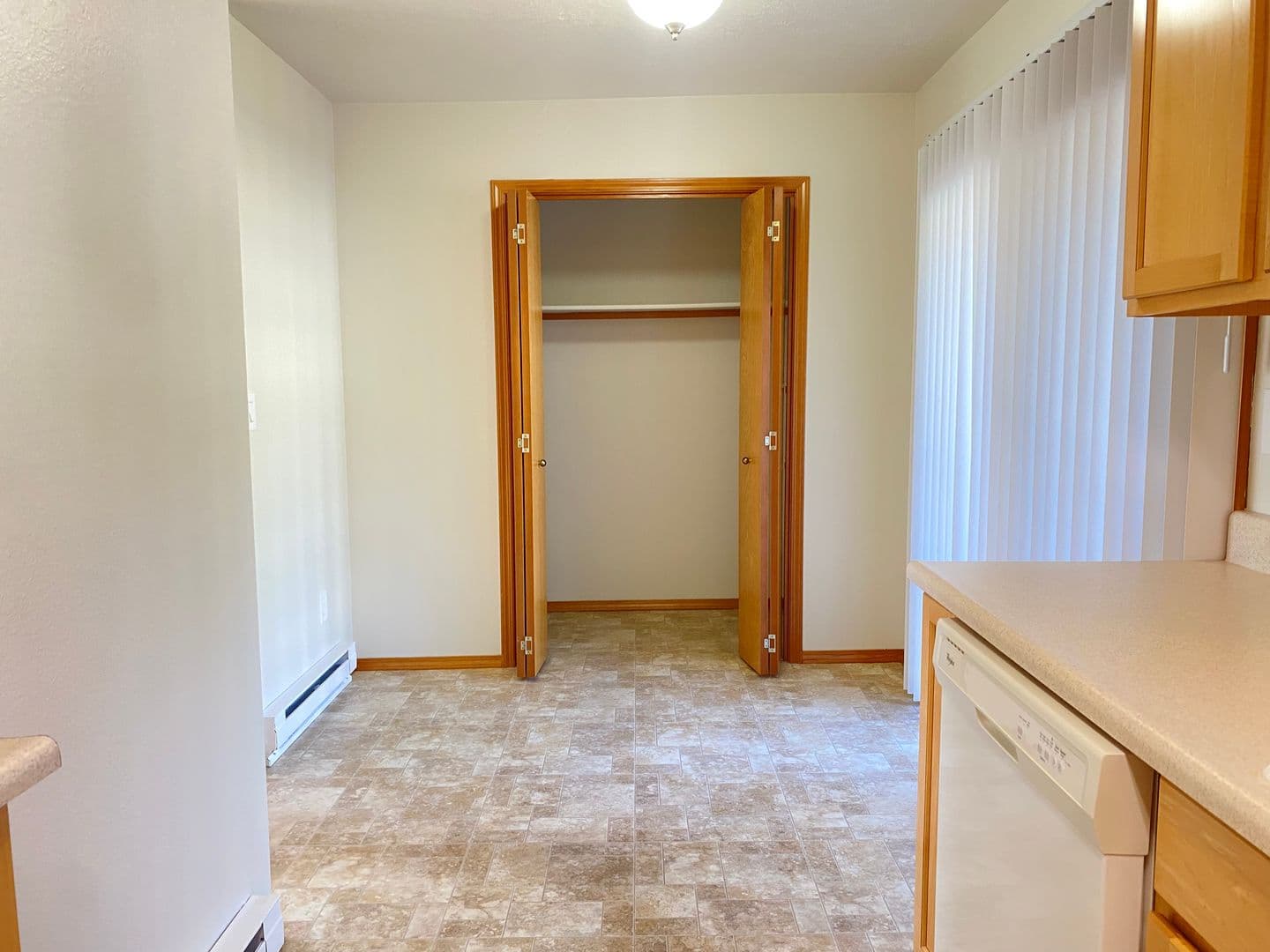 Portland Apartment: 1908 SW Roxbury Avenue