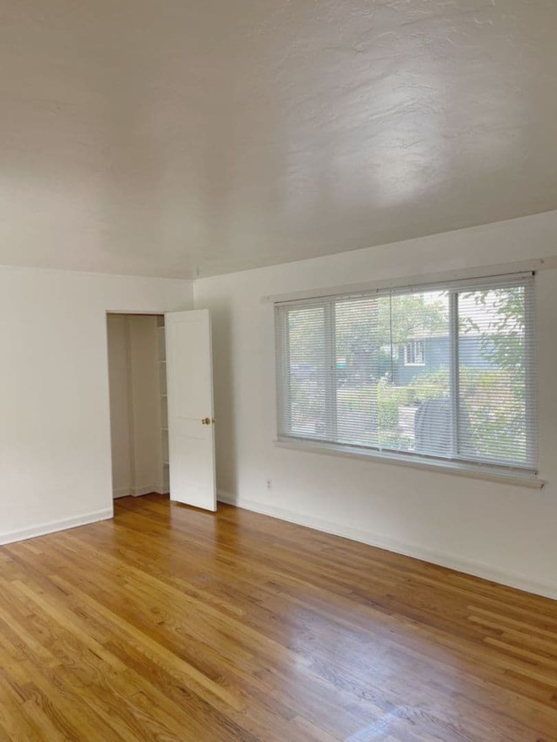Portland Apartment: 5740 SE Milwaukie Avenue and 5741-5745 SE 17th Avenue