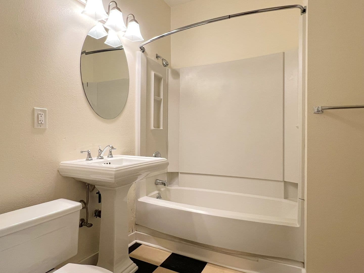 Portland Apartment: 2151 NW Johnson Street