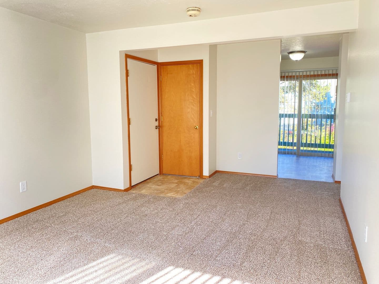 Portland Apartment: 1908 SW Roxbury Avenue