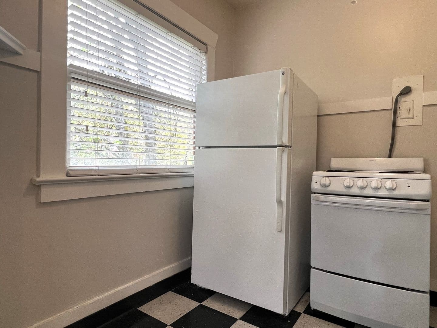 Portland Apartment: 2345 NW Marshall Street