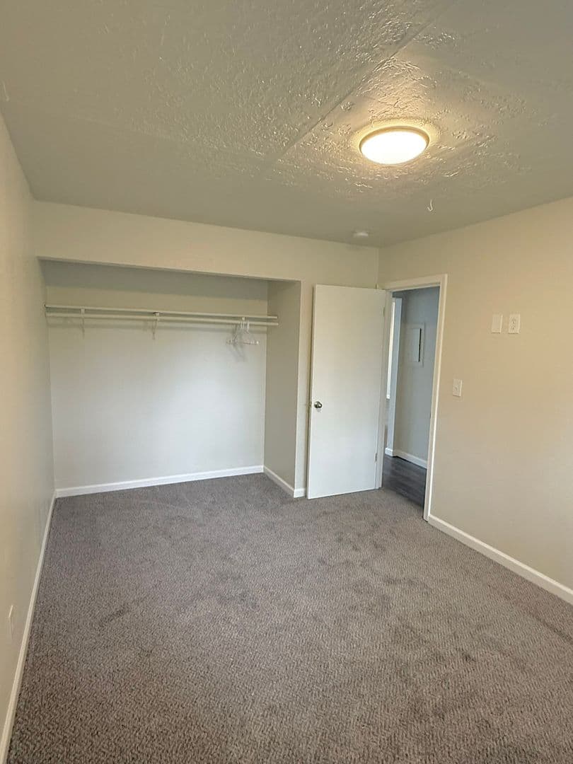 Keizer Apartment: 760 Plymouth Drive NE
