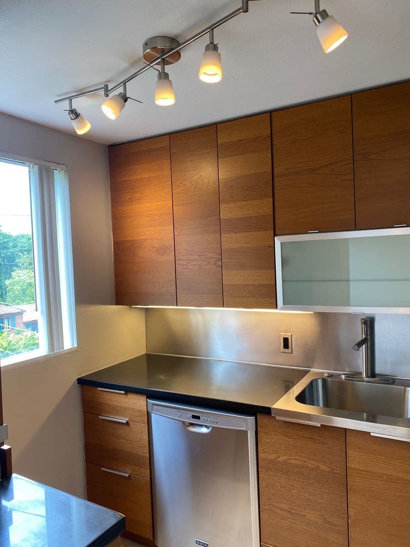 Portland Apartment: 2020 SW Salmon Street
