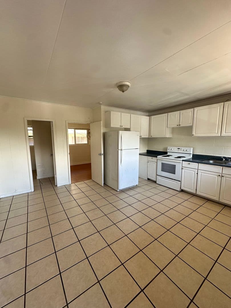 Wahiawa Apartment: 302 Ohai Place
