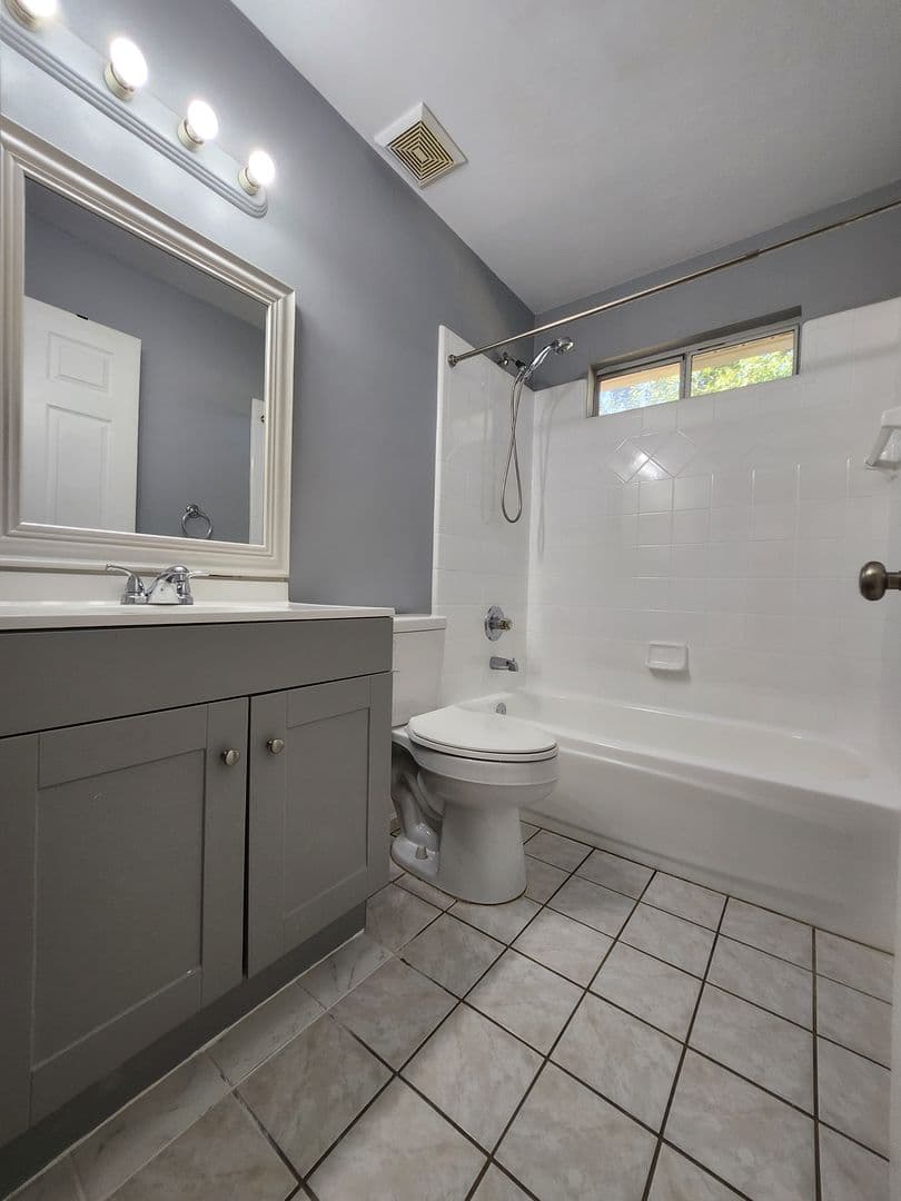 Tallahassee House: 5742 Countryside Dr