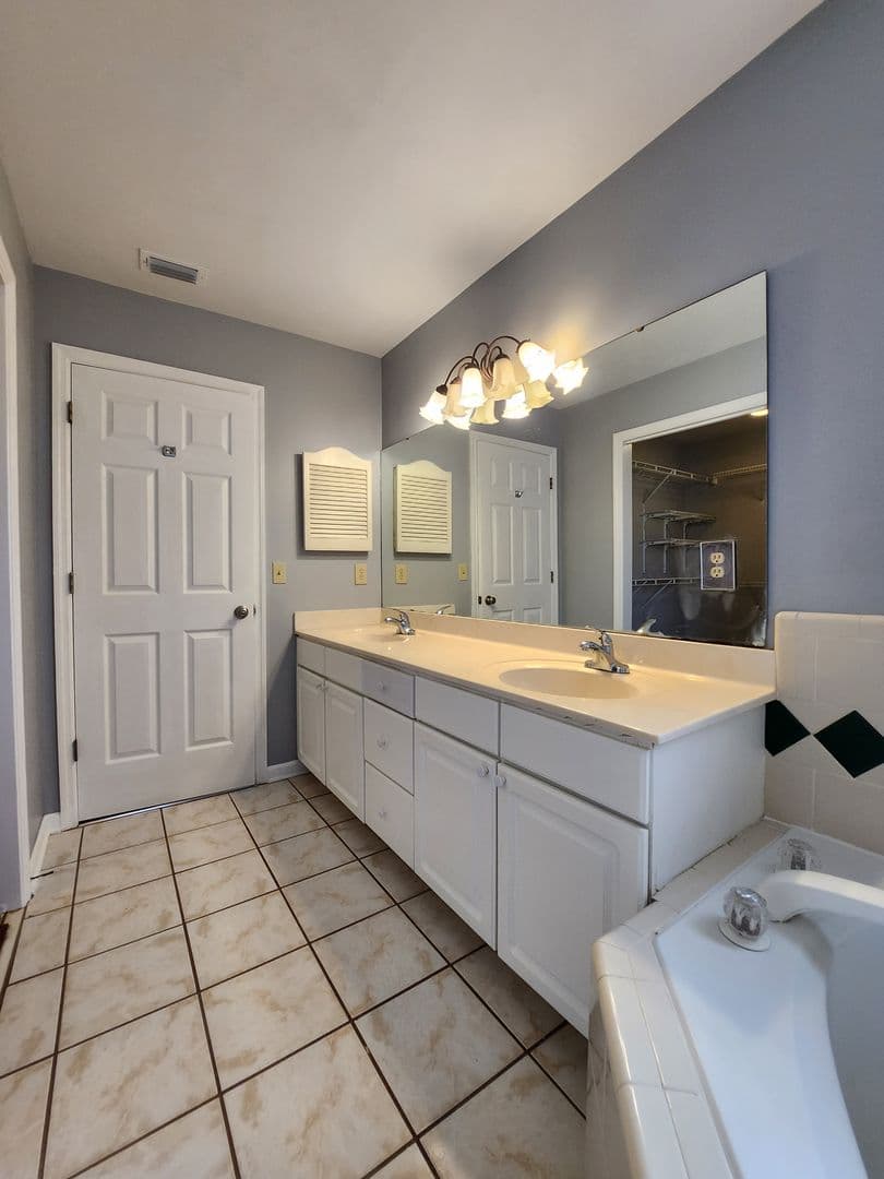 Tallahassee House: 5742 Countryside Dr