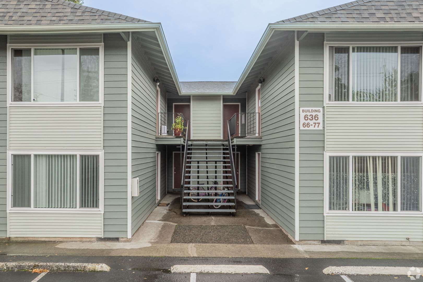 Portland Apartment: 17455 SE Washington Ct
